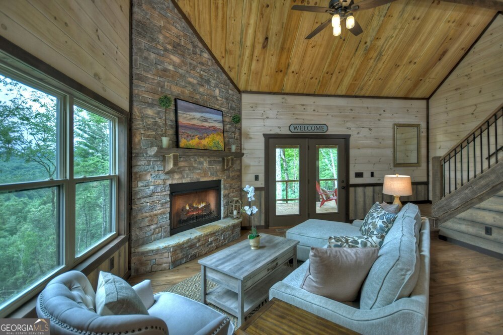 330 Serenity Ridge Lane Lane