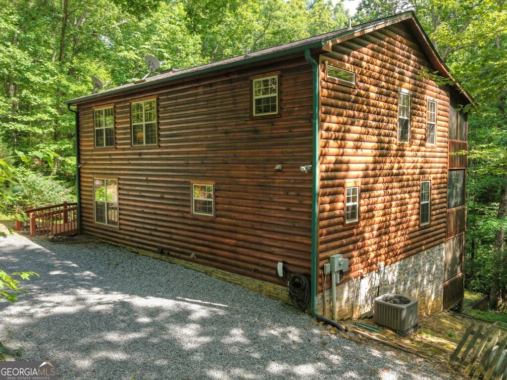 409 Hothouse Lane