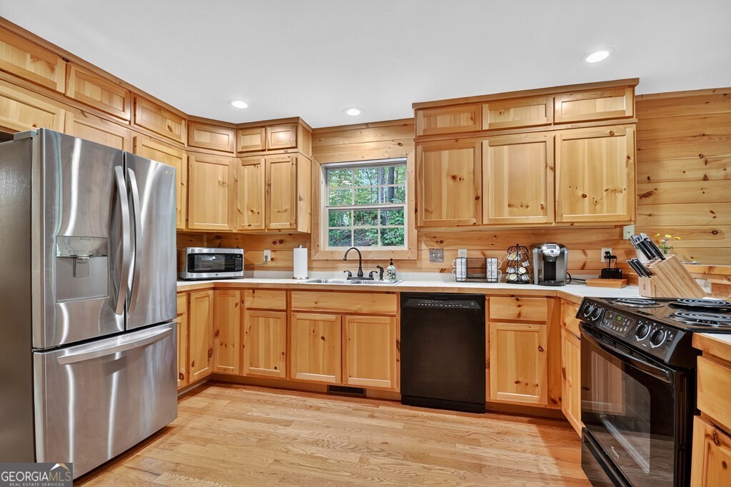 409 Hothouse Lane