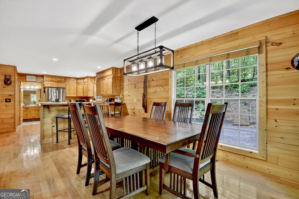 409 Hothouse Lane