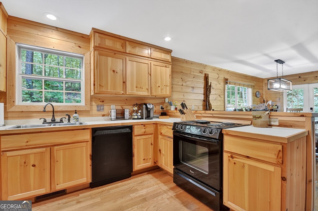 409 Hothouse Lane