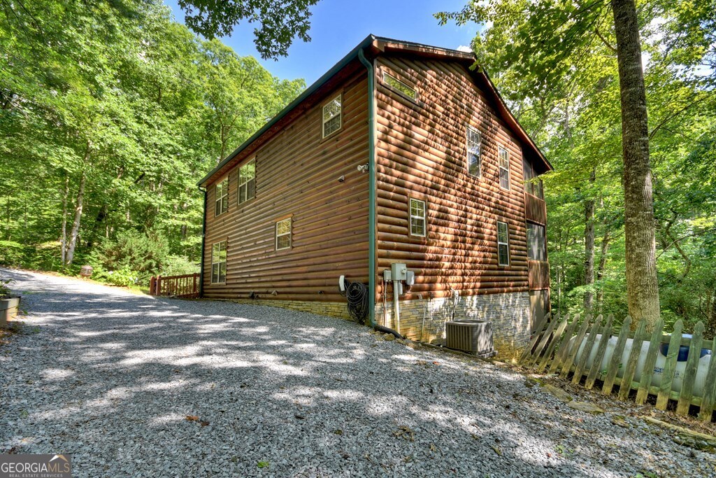 409 Hothouse Lane