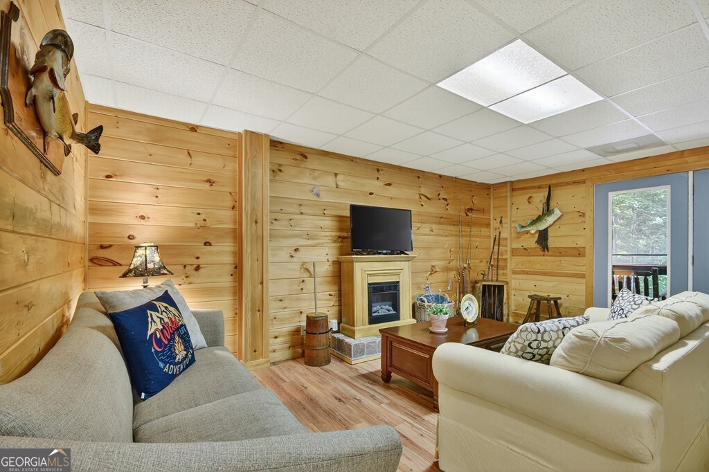 409 Hothouse Lane