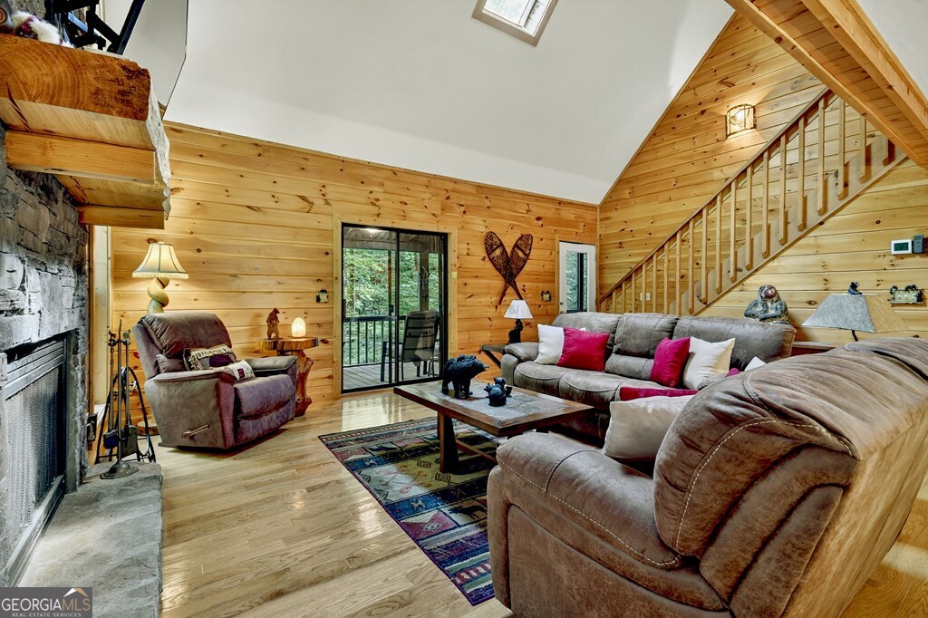 409 Hothouse Lane