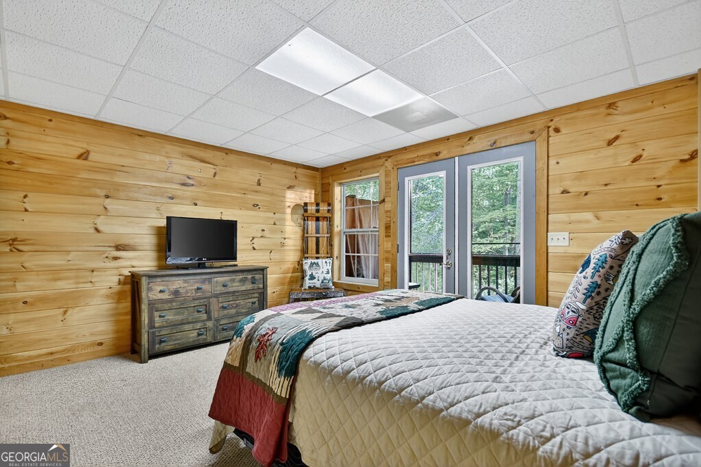 409 Hothouse Lane