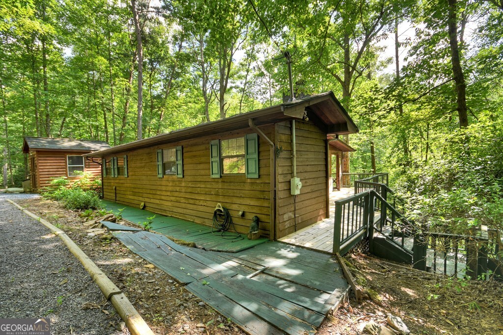 409 Hothouse Lane