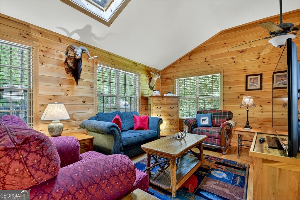 409 Hothouse Lane