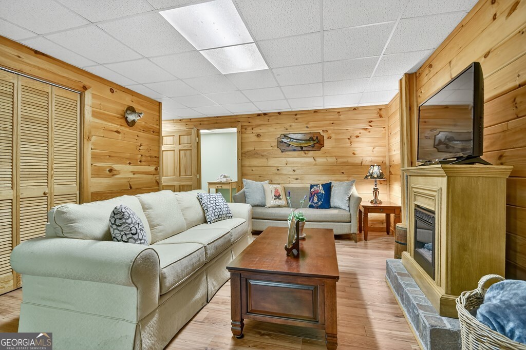 409 Hothouse Lane