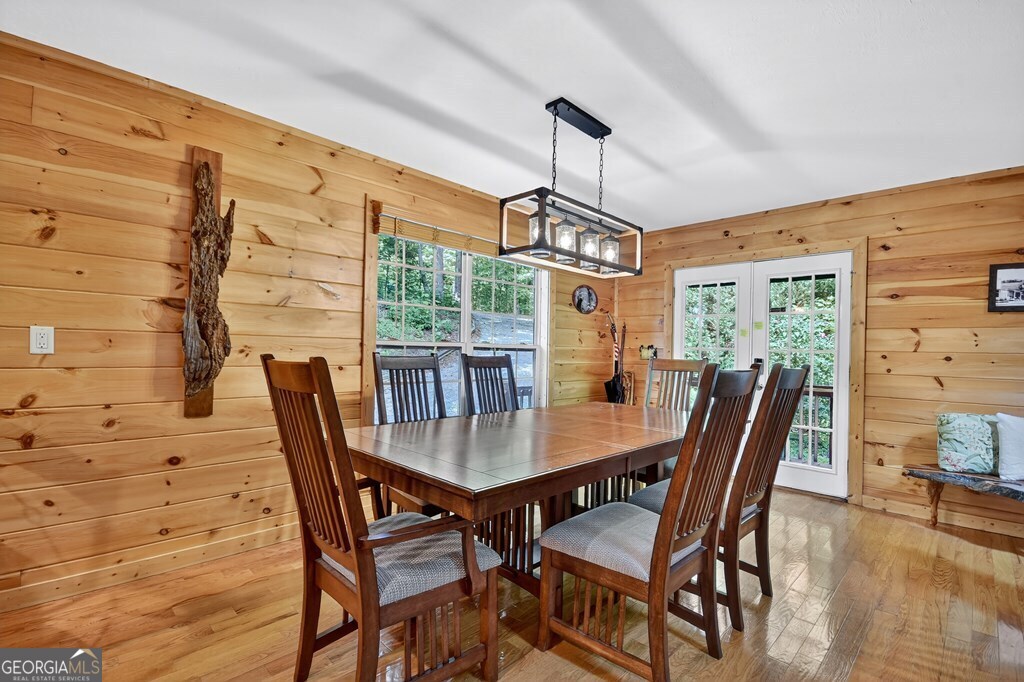 409 Hothouse Lane