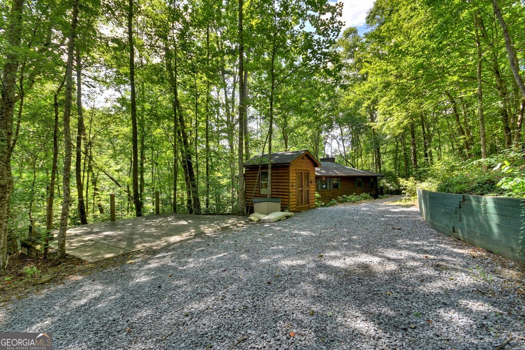 409 Hothouse Lane