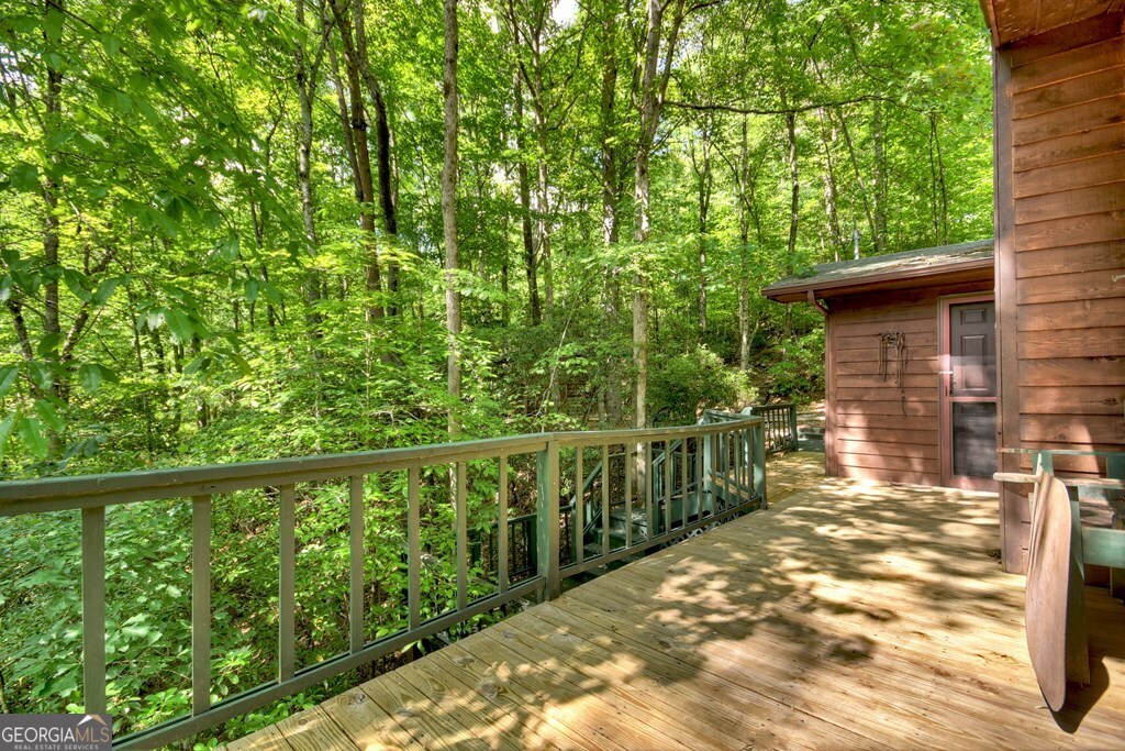 409 Hothouse Lane