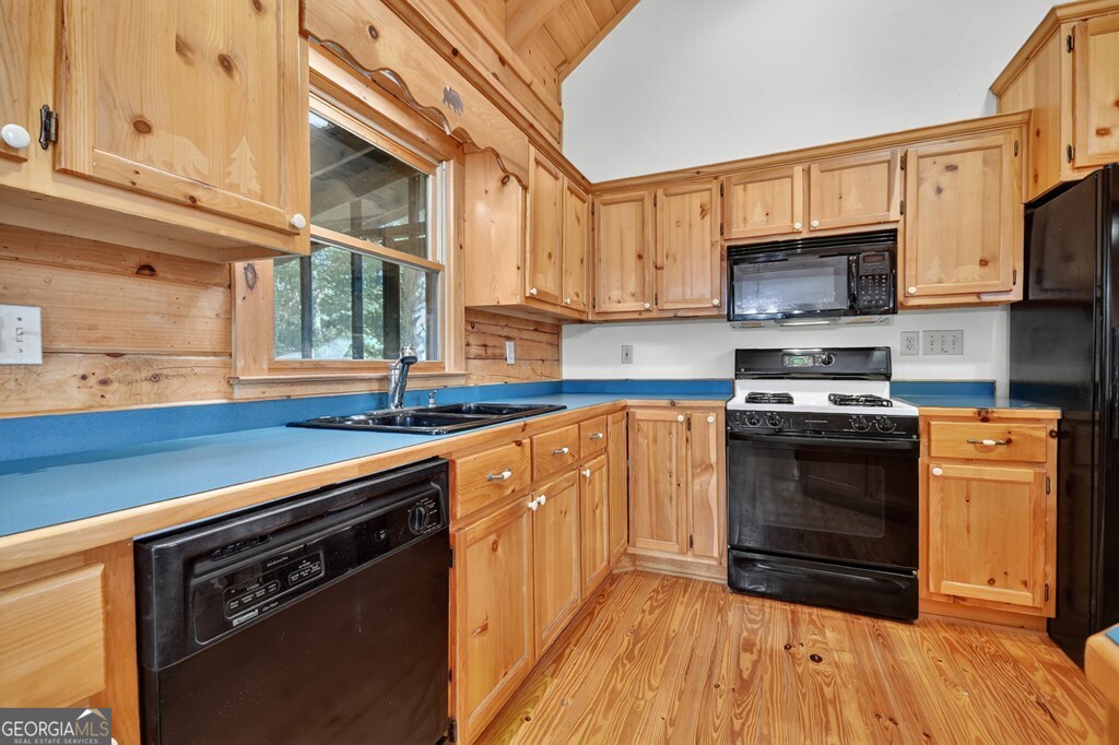 45 Wolf Creek Mountain Rd