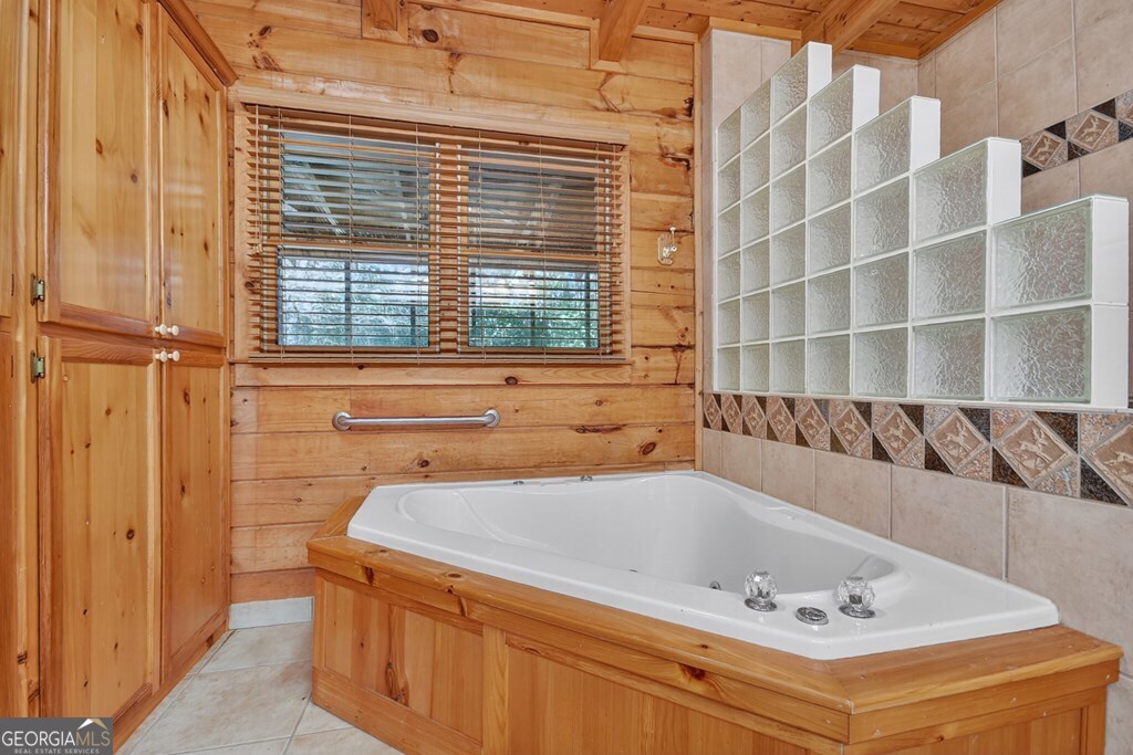 45 Wolf Creek Mountain Rd