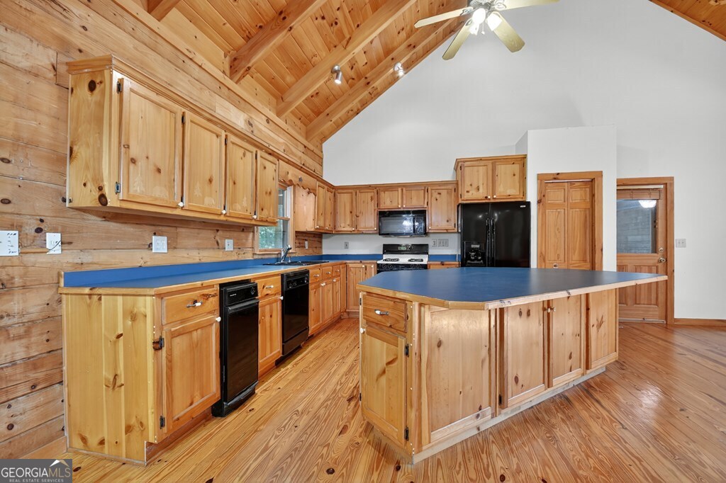 45 Wolf Creek Mountain Rd