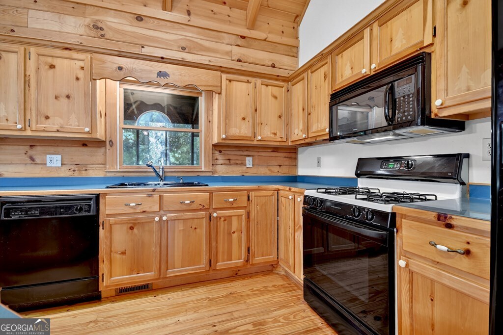 45 Wolf Creek Mountain Rd