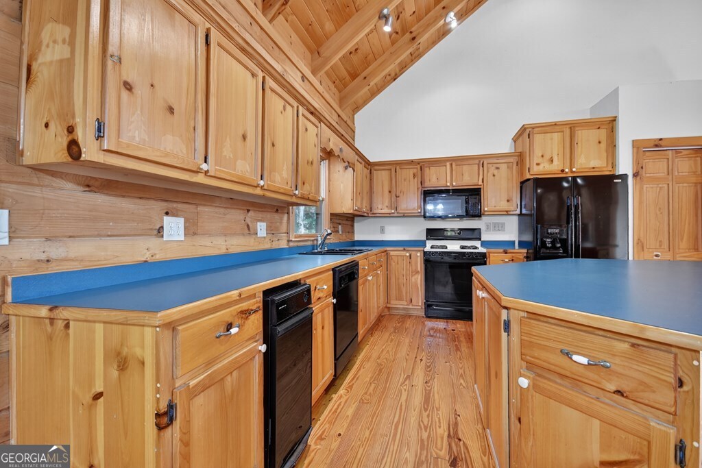 45 Wolf Creek Mountain Rd