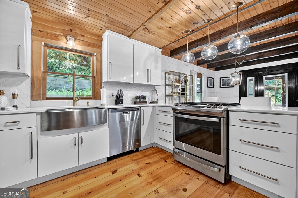 100 Stanley Creek Crossing