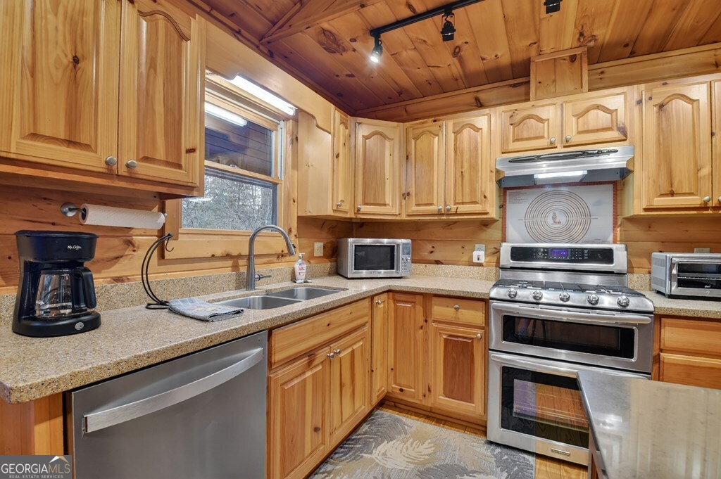 1175 Lickskillet Circle