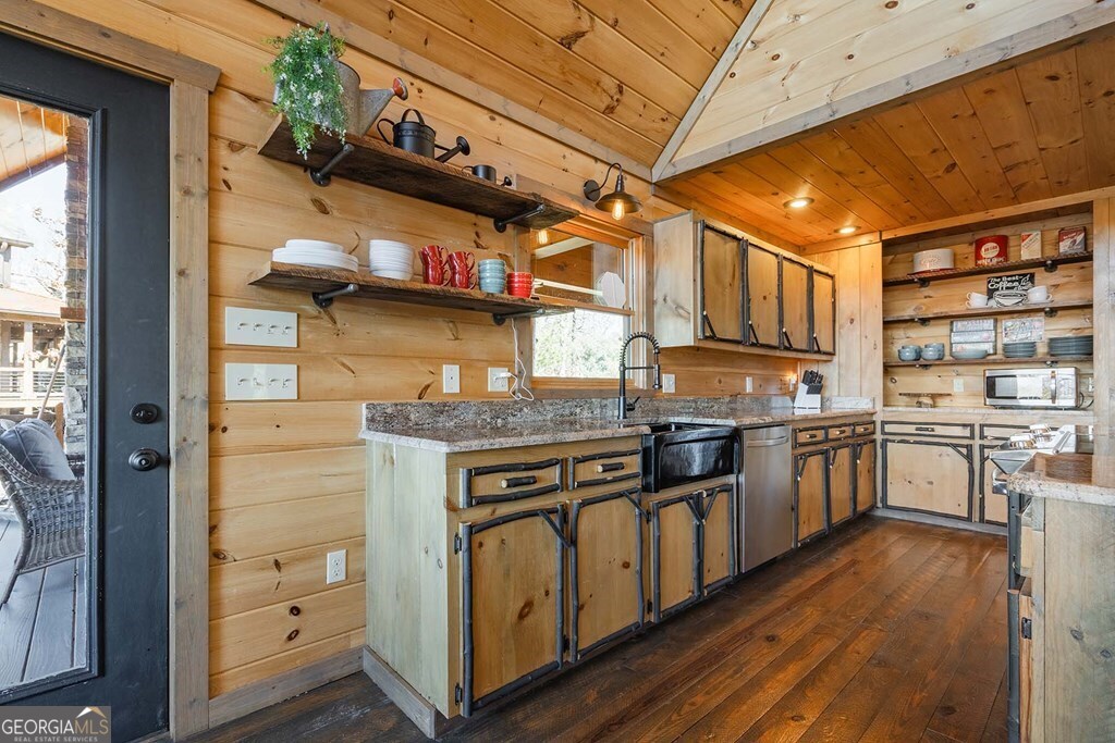 560 Endless View Road