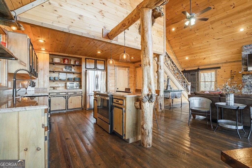 560 Endless View Road