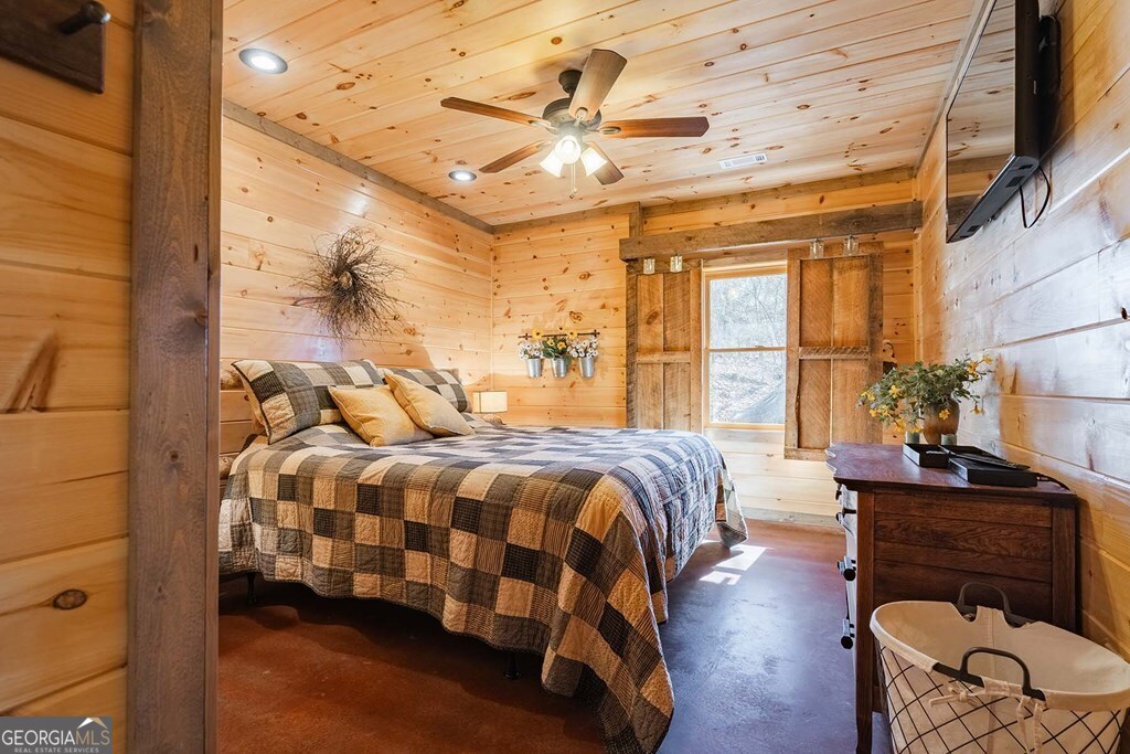 560 Endless View Road