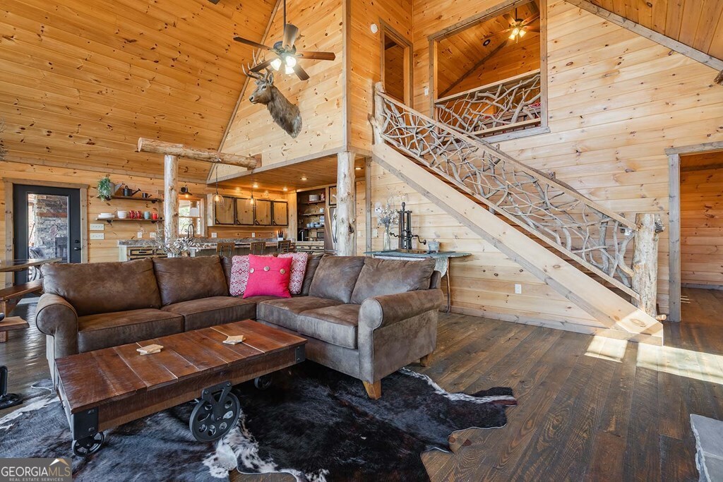 560 Endless View Road