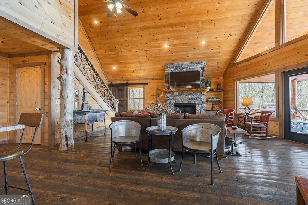 560 Endless View Road