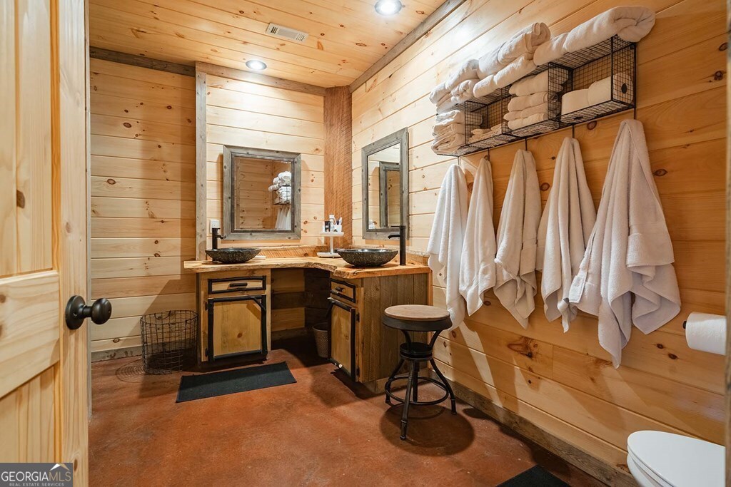 560 Endless View Road