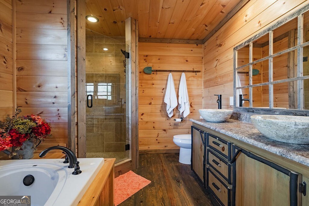 560 Endless View Road