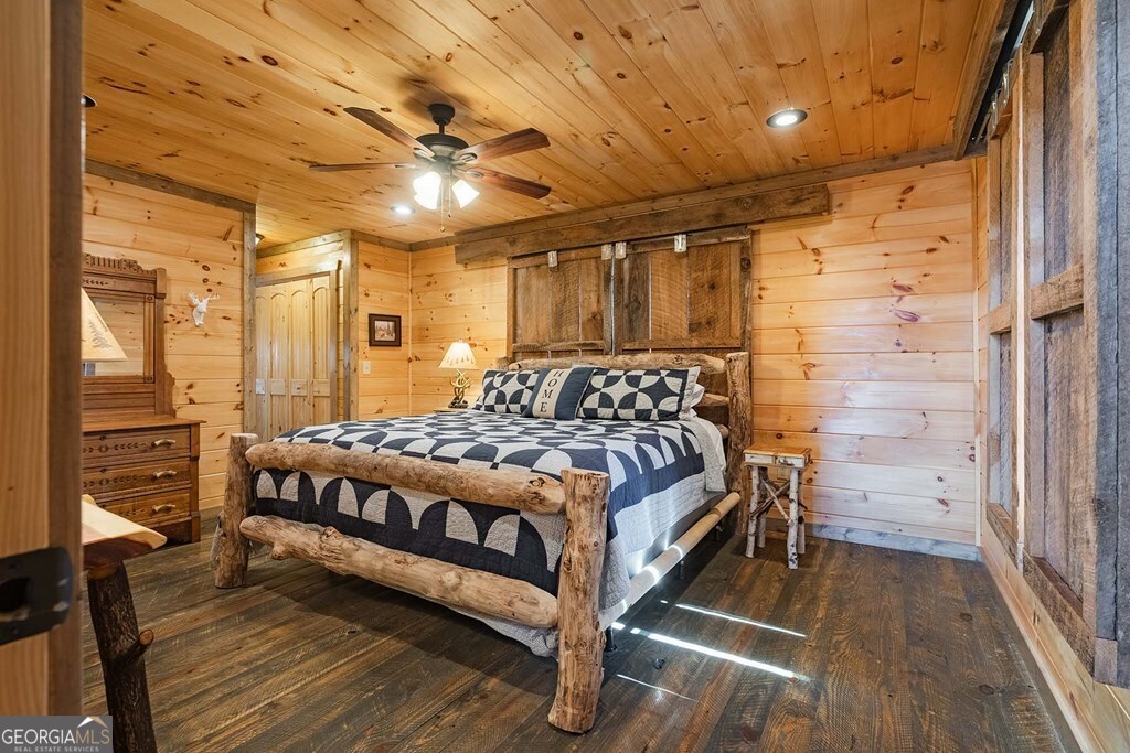 560 Endless View Road