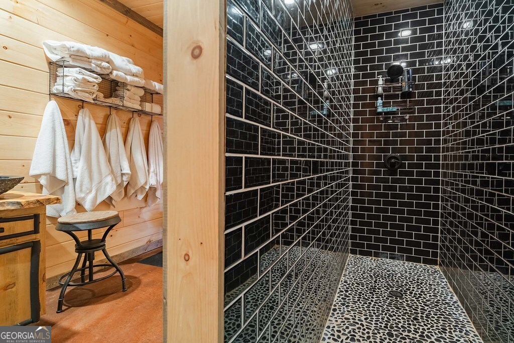 560 Endless View Road