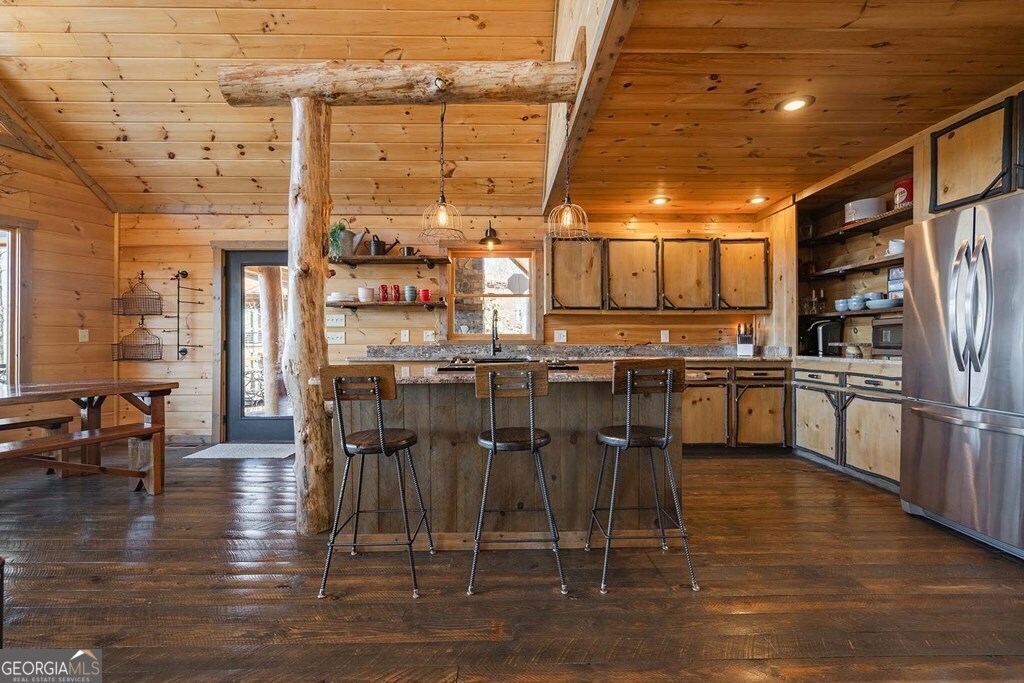 560 Endless View Road