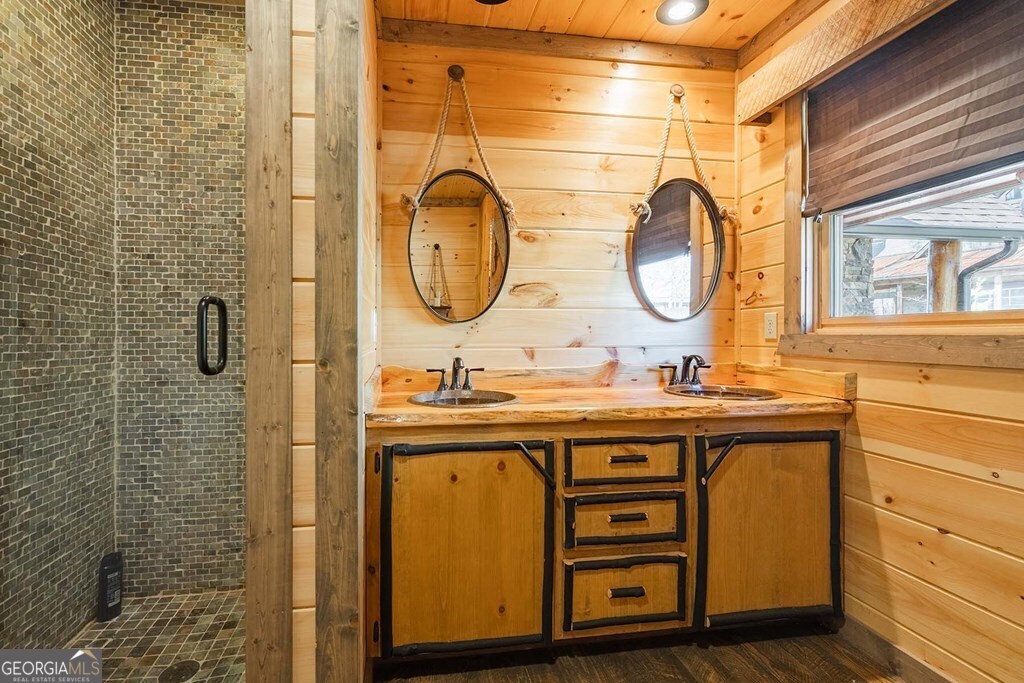 560 Endless View Road