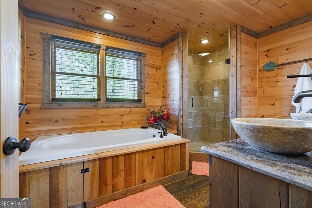 560 Endless View Road