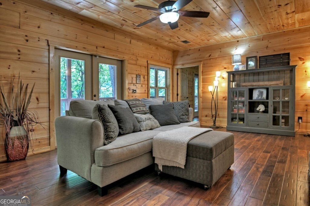 390 Twin Creeks