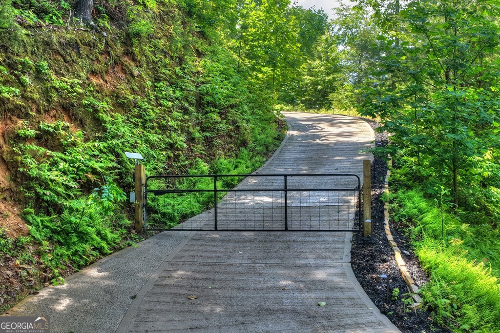 454 Genessee Path