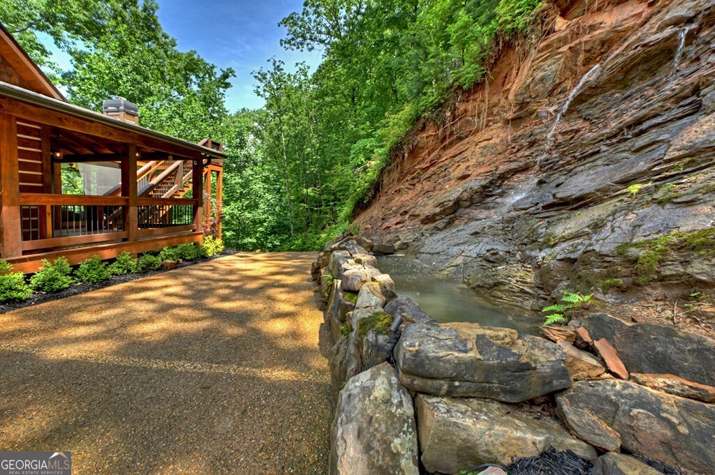 454 Genessee Path
