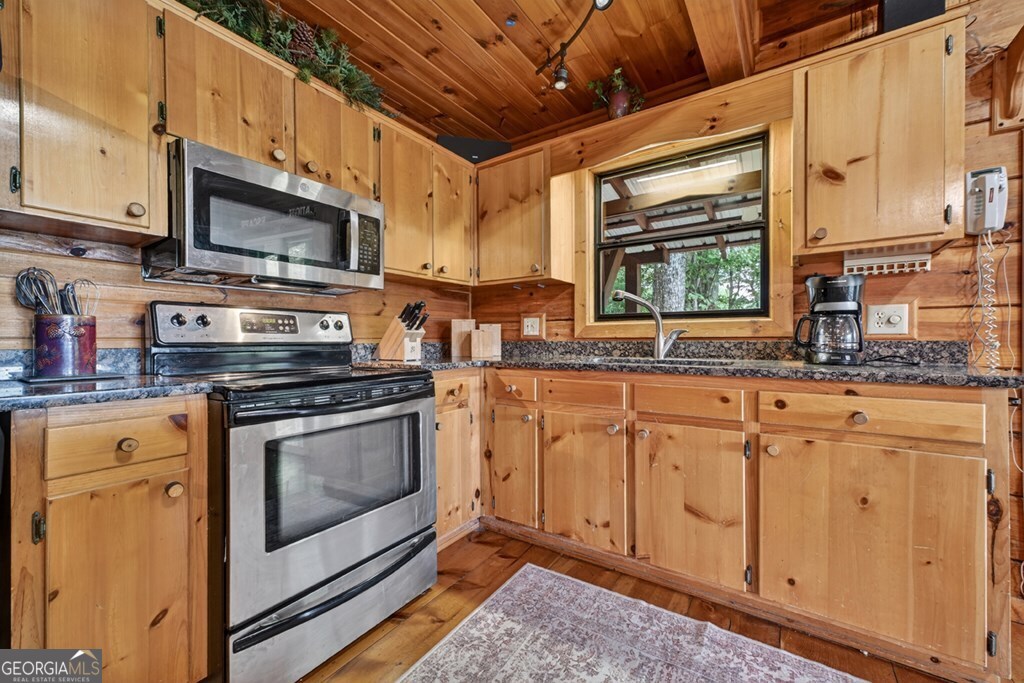 277 Hickory Nut Trail
