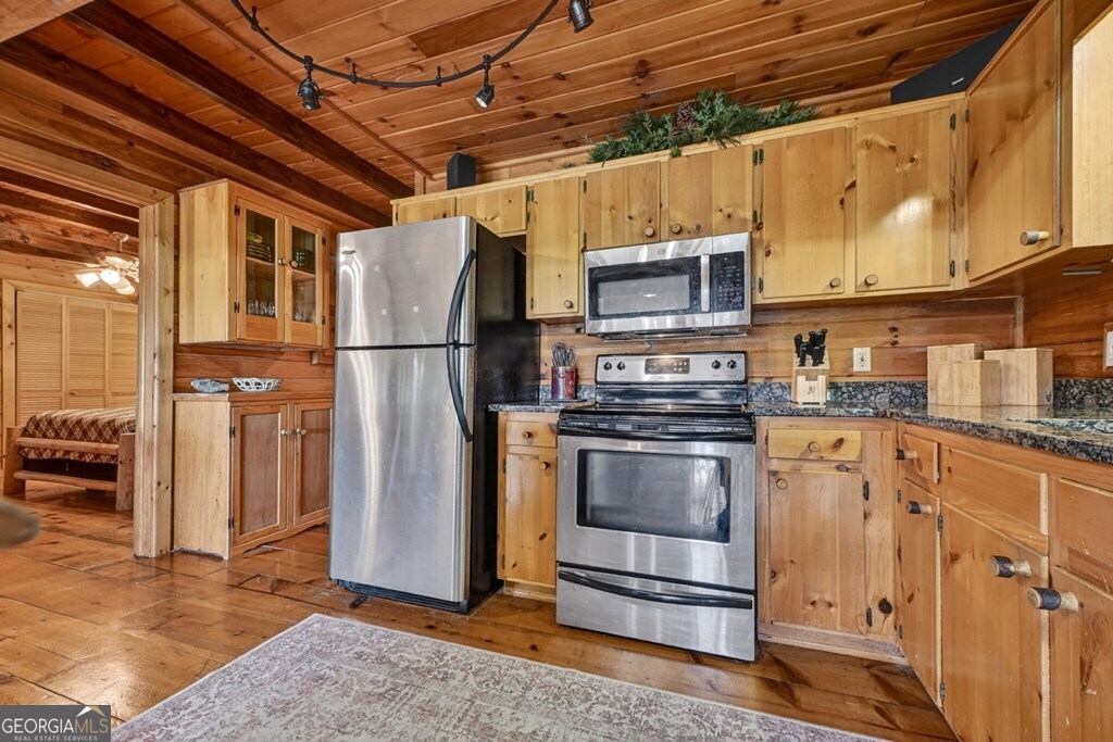277 Hickory Nut Trail