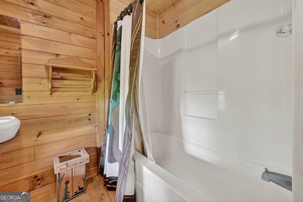 277 Hickory Nut Trail
