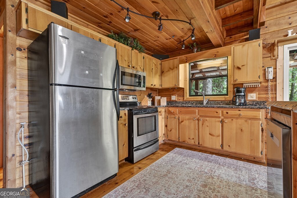 277 Hickory Nut Trail