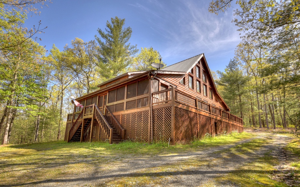 245 Hillbilly Holler