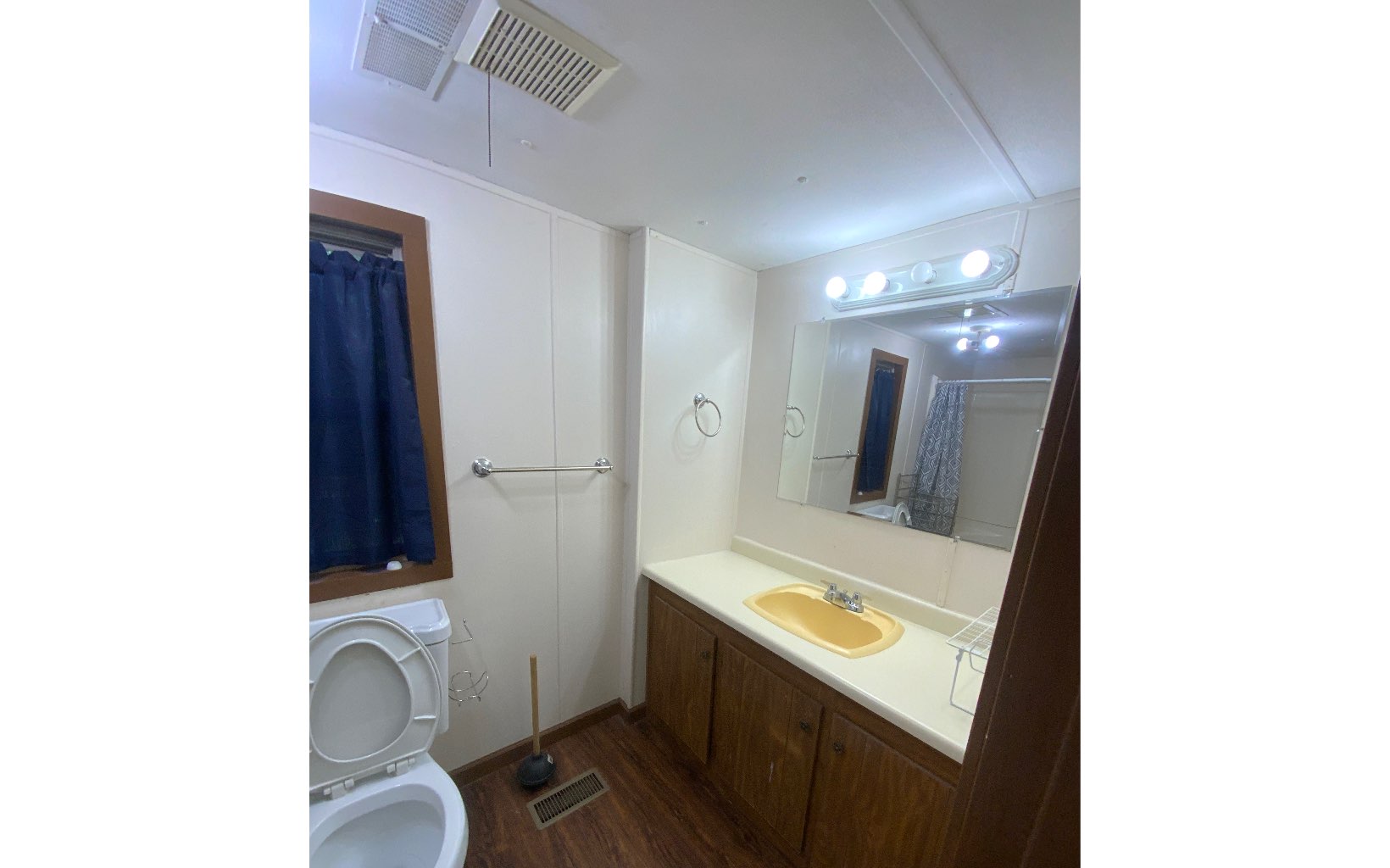 126 Triple R Garage Drive