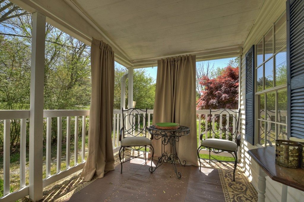 3777 N Meadow Circle