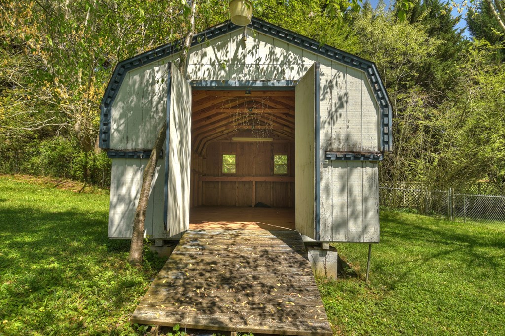 3777 N Meadow Circle