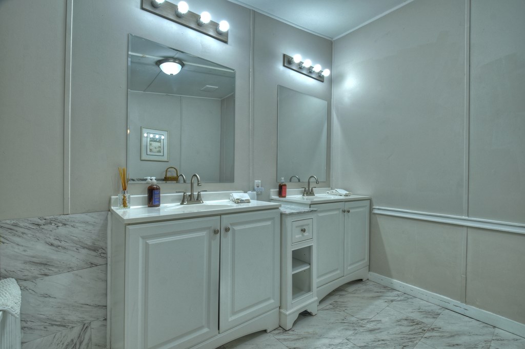 3777 N Meadow Circle