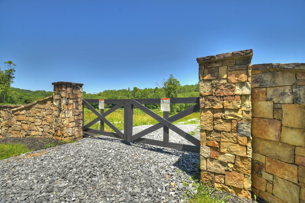 1806 Grassy Creek Road