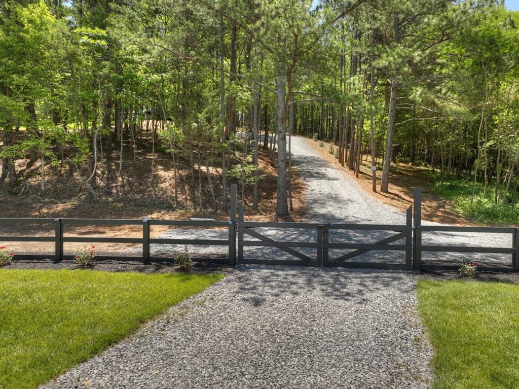 1806 Grassy Creek Road