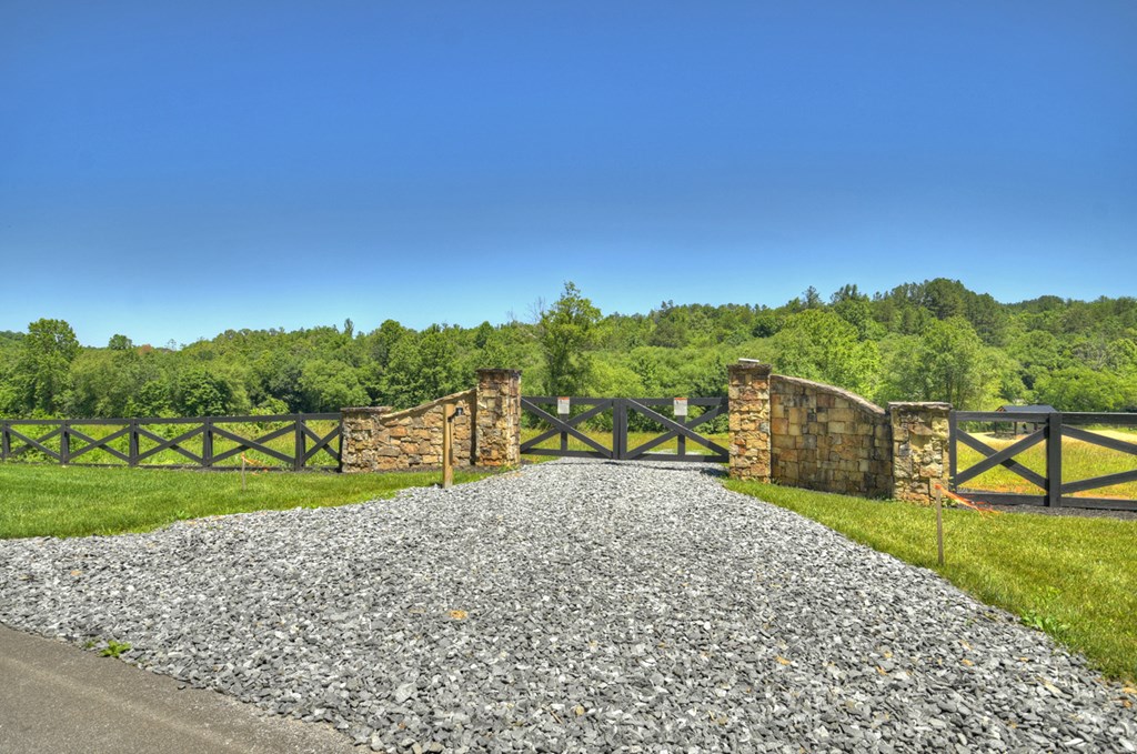 1806 Grassy Creek Road