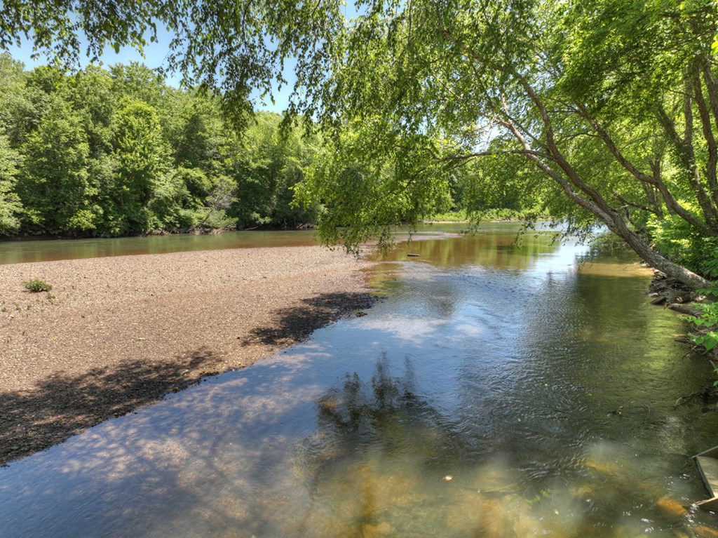 1806 Grassy Creek Road